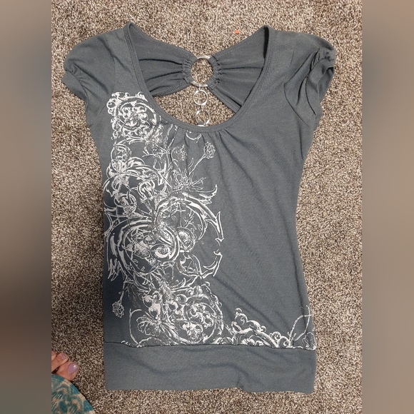 Shirt with. Cute back - Picture 3 of 4